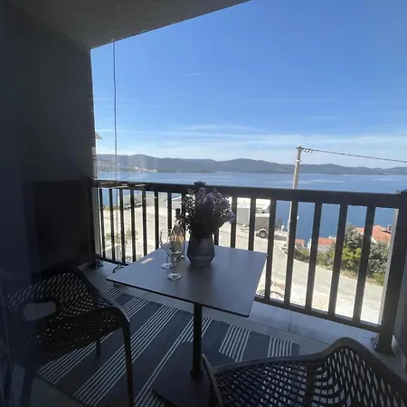 Apartmani Ora Komarna Exterior photo