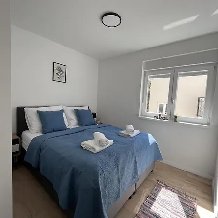 Apartmani Ora Komarna Exterior photo