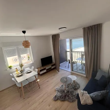 Apartmani Ora Komarna Exterior photo