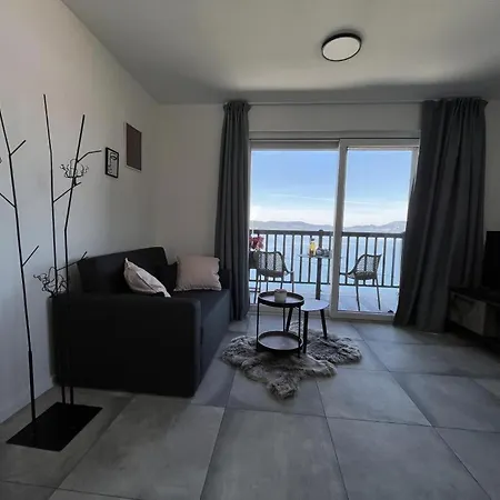 Apartmani Ora Komarna Exterior photo