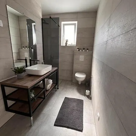 Apartmani Ora Komarna Exterior photo